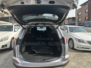Toyota RAV4 XLE AWD (2.5L 4cyl 6A) 2016 Silver
