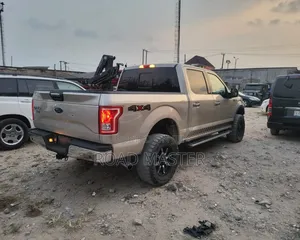 Ford F-150 2016 Gold