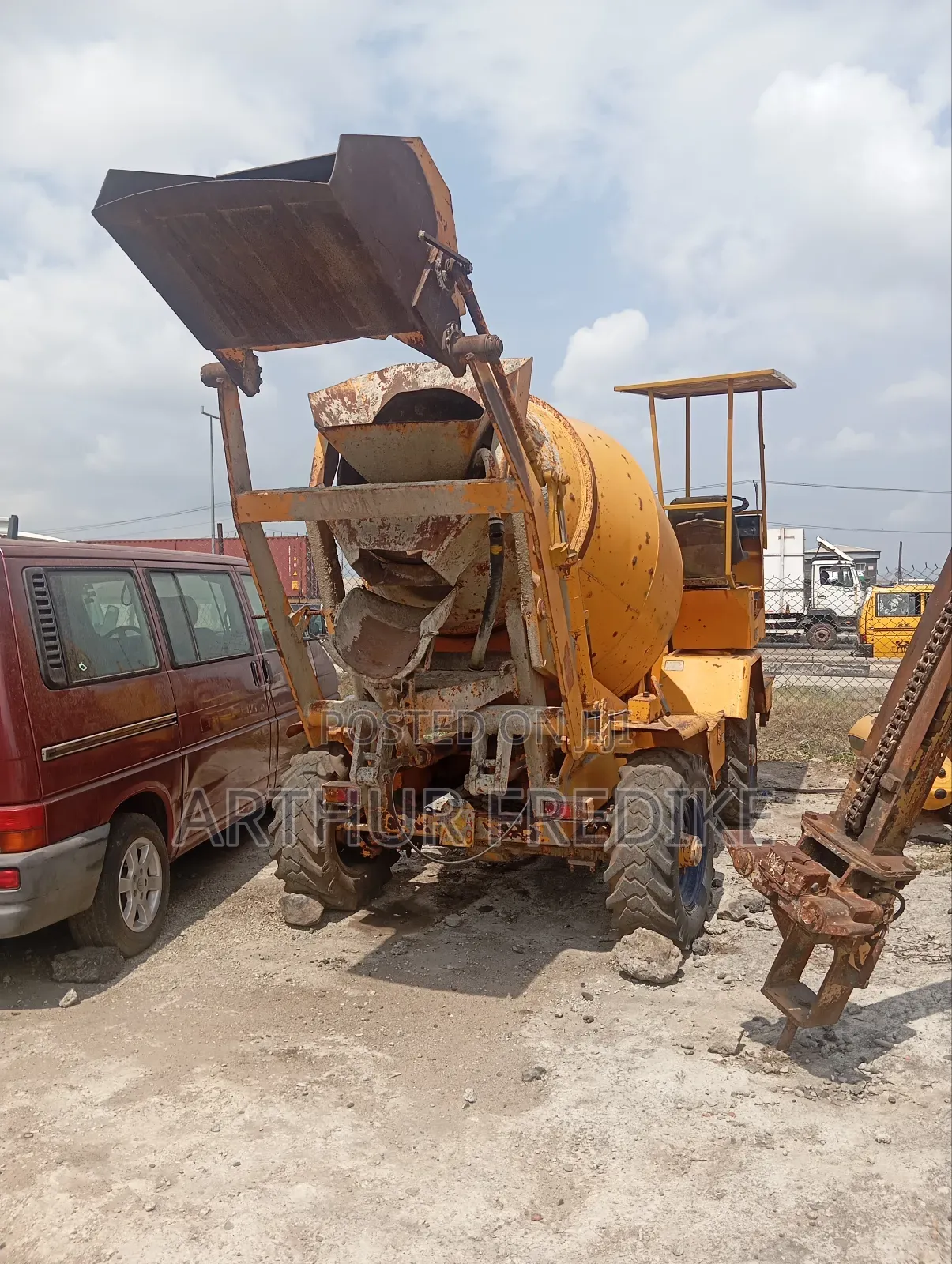 Self Loader Concrete Mixer for Sale