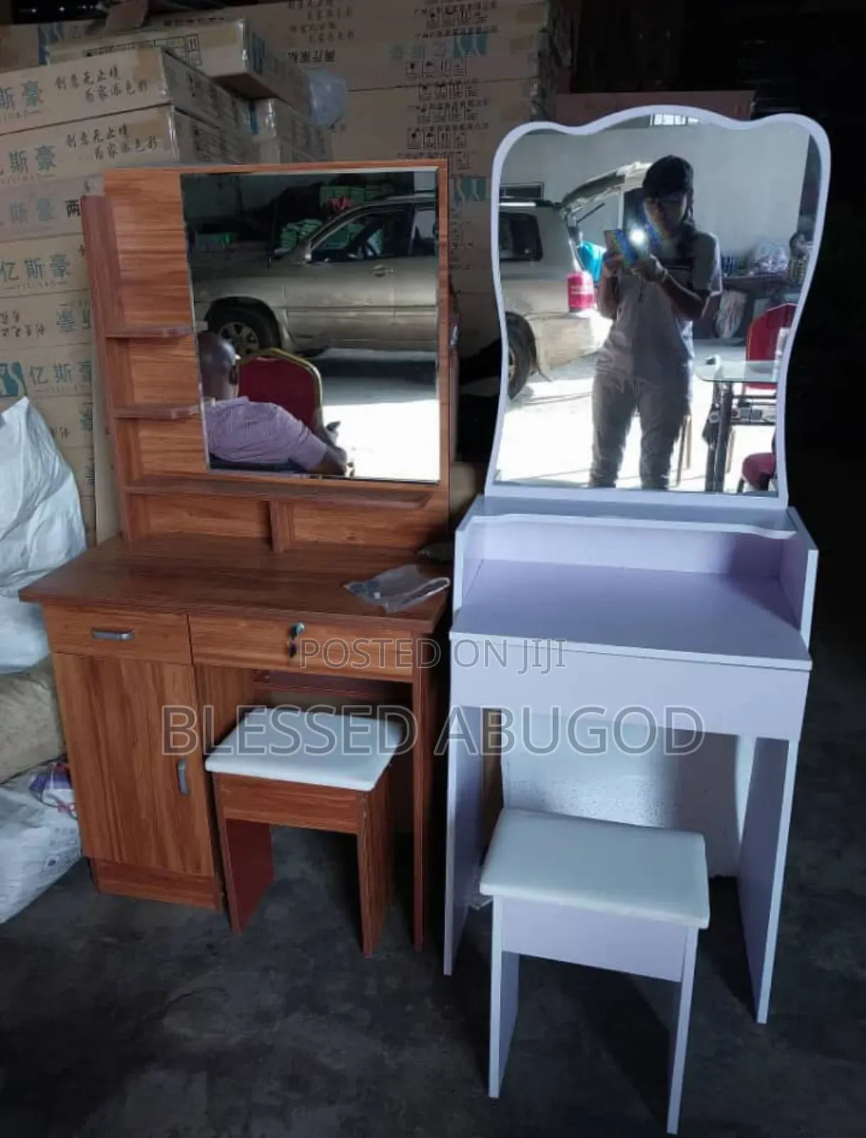 Console Mirror With Stool