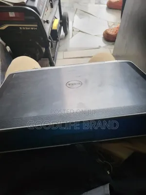 Laptop Dell Latitude 7400 4GB Intel Core I5 HDD 500GB
