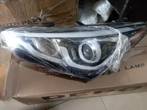 Headlight Hyundai Santafe 2017 Model