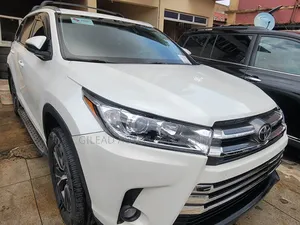 Toyota Highlander XLE 4x2 V6 (3.5L 6cyl 8A) 2017 White