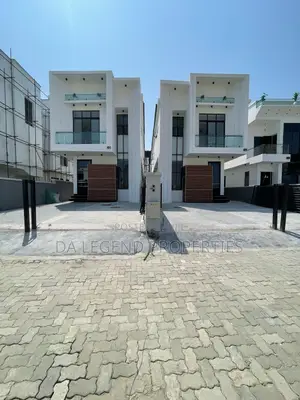 5bdrm Duplex in Chevron for sale