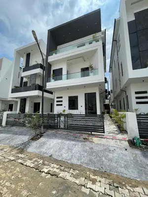 5bdrm Duplex in Chevron for sale