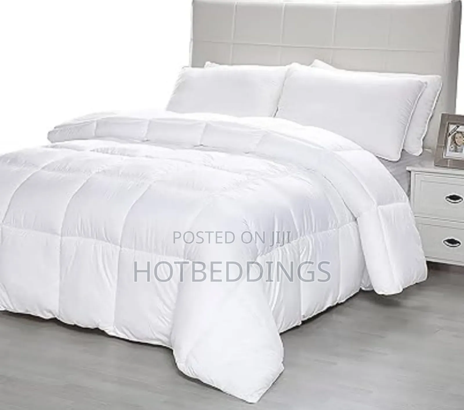Pure White Duvet,Bedsheet With 4 Pillow Cases