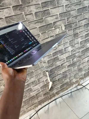 Laptop Apple MacBook Pro 2020 16GB Intel Core I5 SSD 512GB