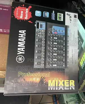 Yamaha 7 Channels Mixer