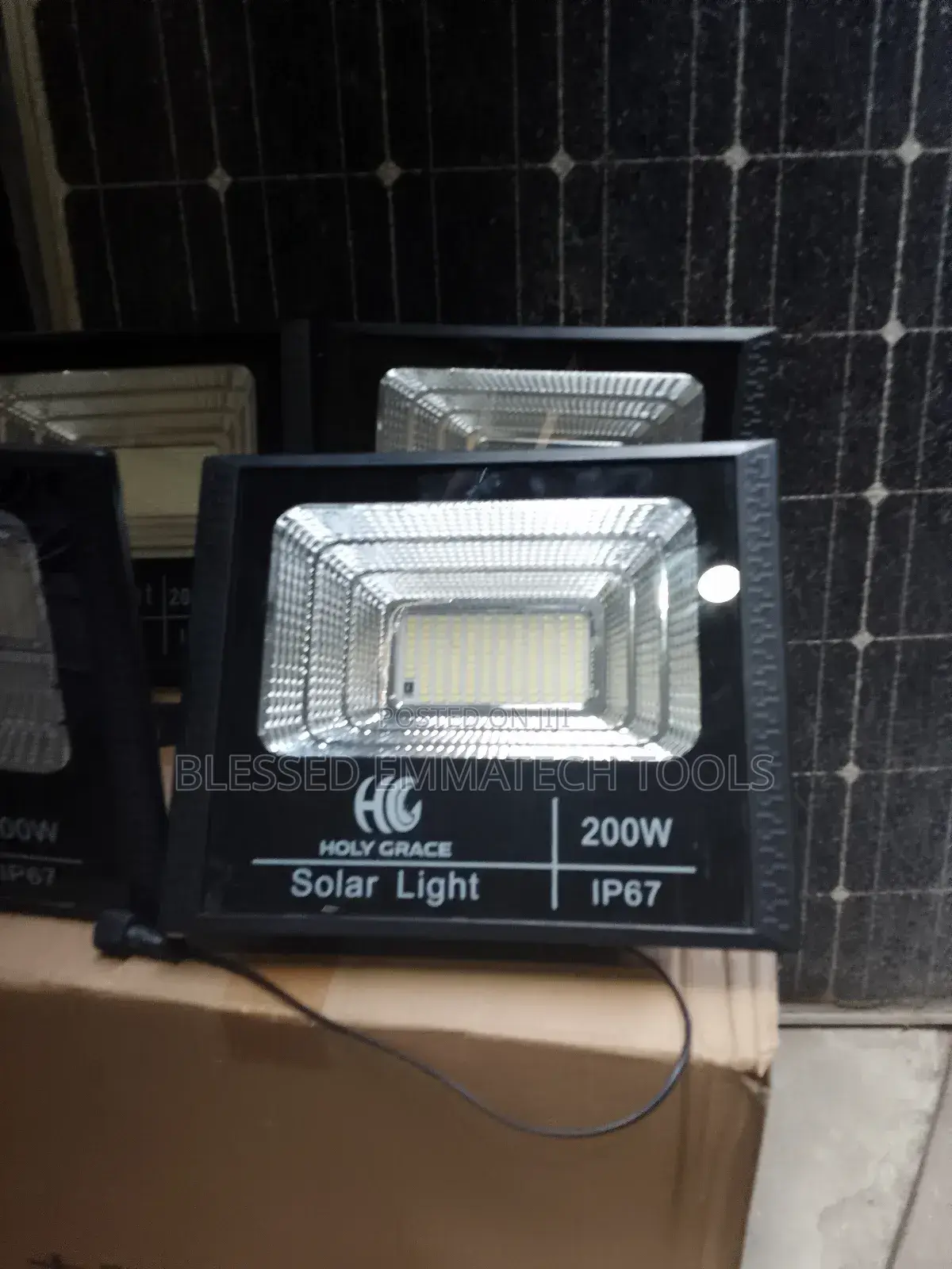 200 Watts Solar Light