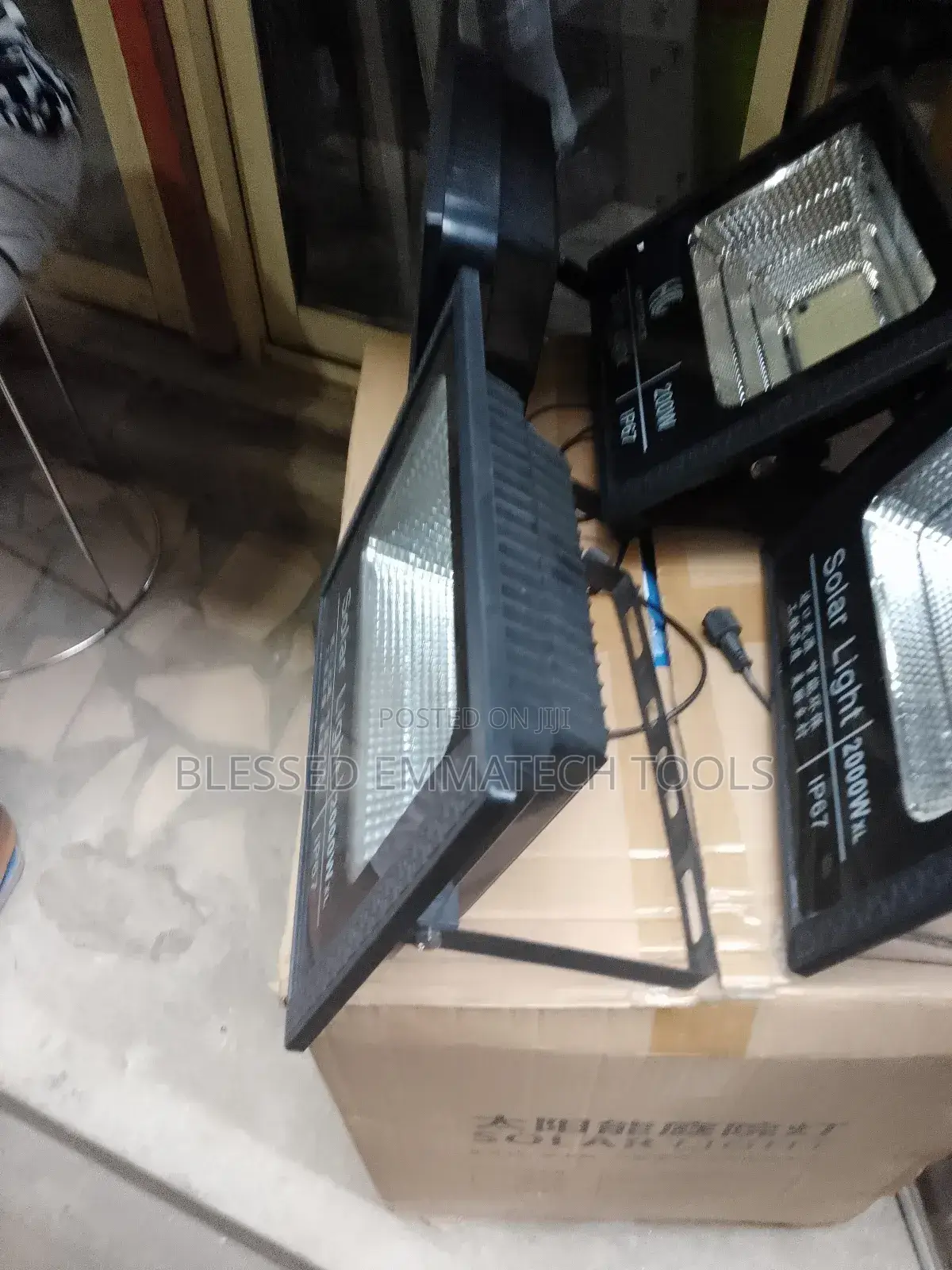 200 Watts Solar Light
