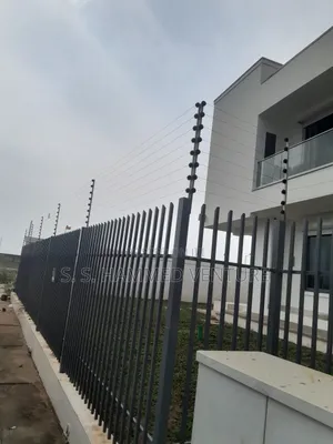 On Steel Pipes Electric Fencing Wires