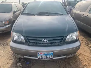 Toyota Sienna 2001 Green