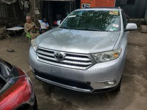 Toyota Highlander Limited 3.5l 4WD 2013 Silver
