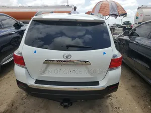 Toyota Highlander Limited 3.5l 4WD 2013 White