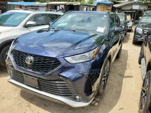 Toyota Highlander Limited 2022 Blue