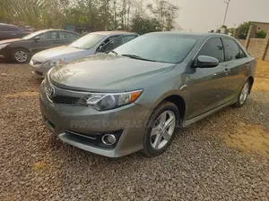 Toyota Camry SE 4dr Sedan (2.5L 4cyl 6A) 2013 Gray