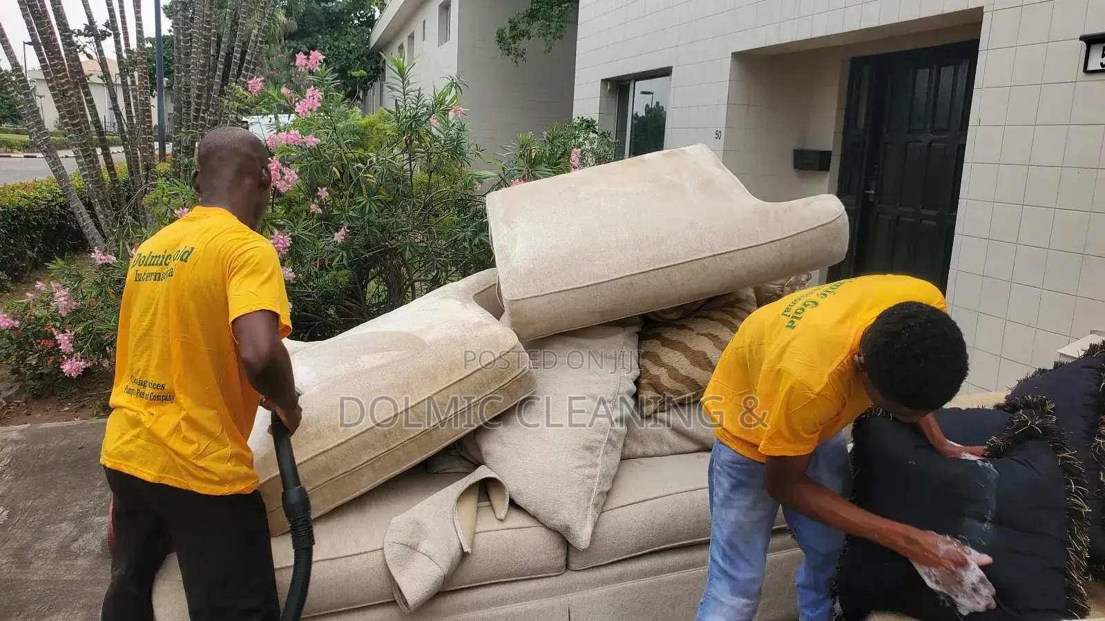 Upholstery And Couch Cleaning