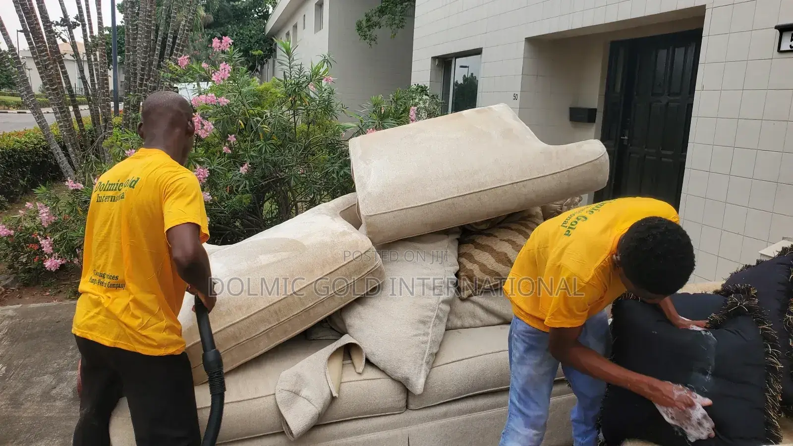 Upholstery And Couch Cleaning