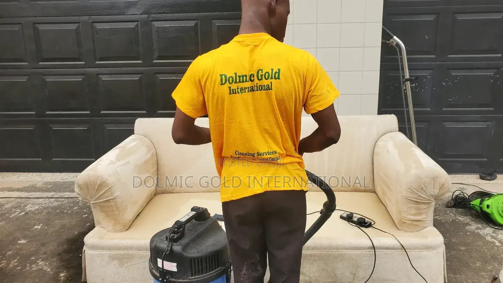 Upholstery And Couch Cleaning