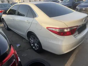 Toyota Camry XLE 4dr Sedan (3.5L 6cyl 6A) 2017 White