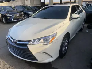 Toyota Camry XLE 4dr Sedan (3.5L 6cyl 6A) 2017 White