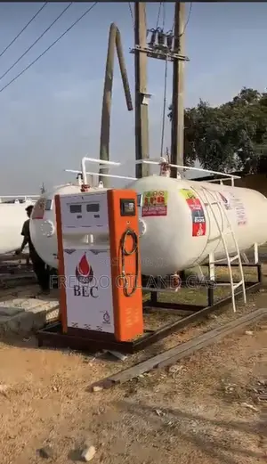 This 2.5 Tons Tank With Dispensers