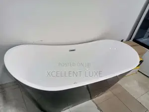 Black and White One Side Up Free Standing Bathtub