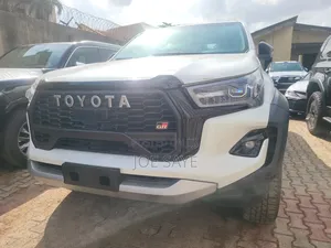 New Toyota Hilux 2025 White
