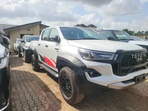 New Toyota Hilux 2025 White
