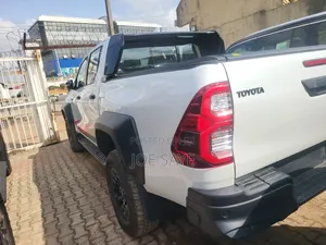 New Toyota Hilux 2025 White