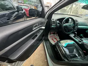 Ford Explorer 2018 Silver