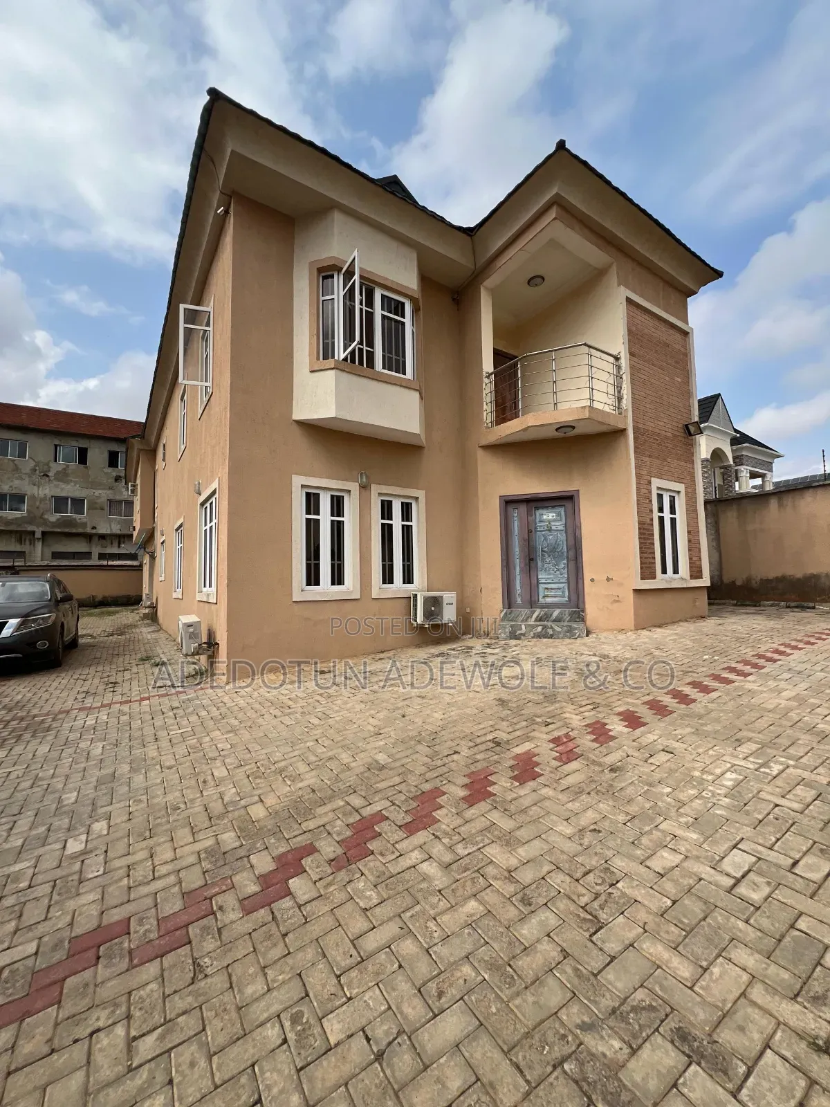 4bdrm Duplex in Akinfenwa Close,, Akobo for sale