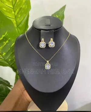 Stoning Necklace And Earrings