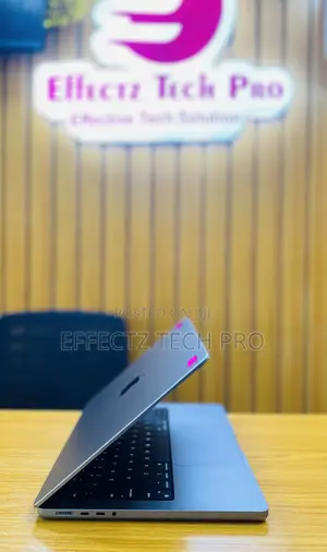 Laptop Apple MacBook Pro 32GB Apple M1 Pro SSD 1T
