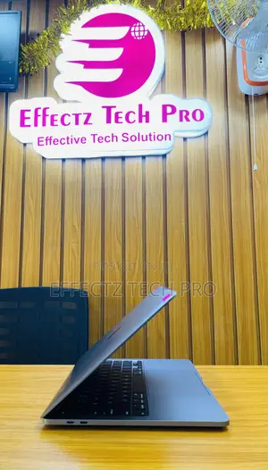 Laptop Apple MacBook 2020 16GB Intel Core I7 SSD 1T