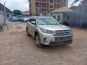 Toyota Highlander 2017 Gold