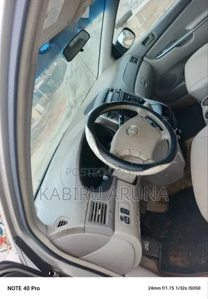 Toyota Sienna 2008 Gold