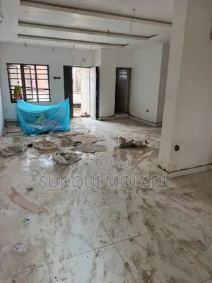 3bdrm Apartment in Aguda / Surulere for sale