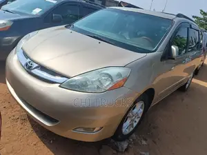 Toyota Sienna XLE Limited AWD 2006 Gold