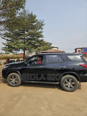 Toyota Fortuner 2021 Black