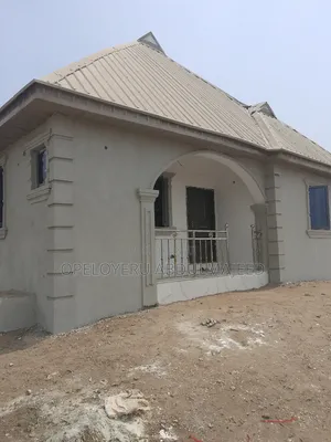 2bdrm Bungalow in Alagbon Basin, Ilorin South for sale
