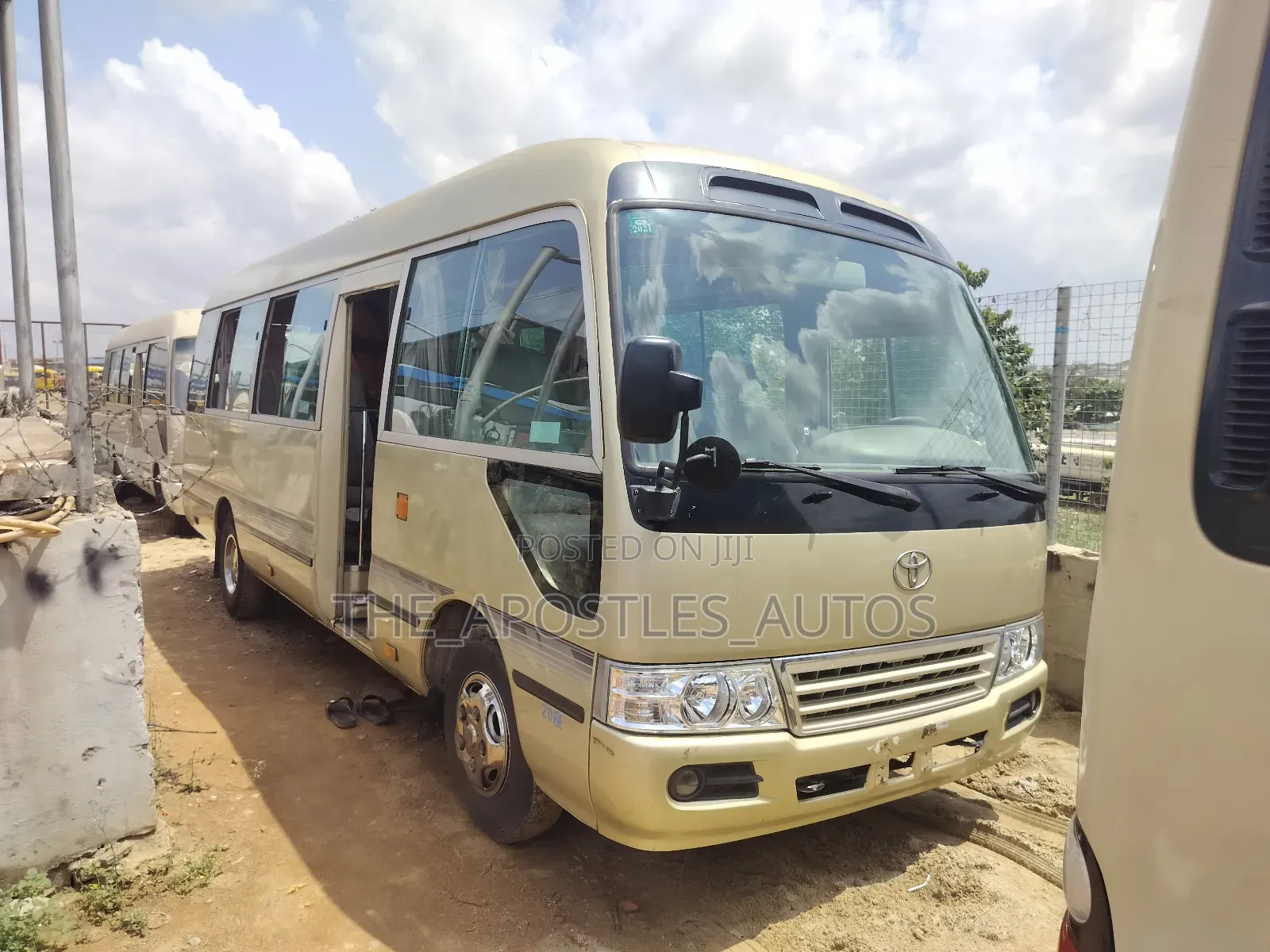 Toyota Coaster 2014 Gold