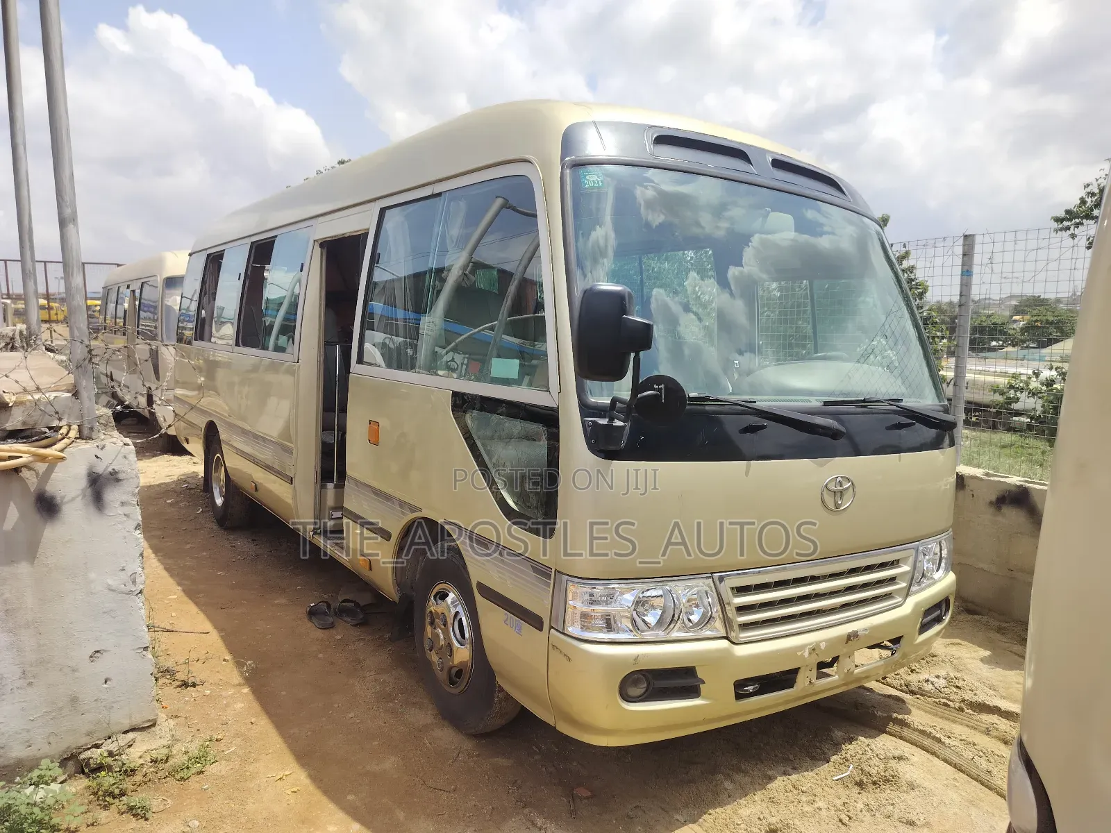 Toyota Coaster 2014 Gold