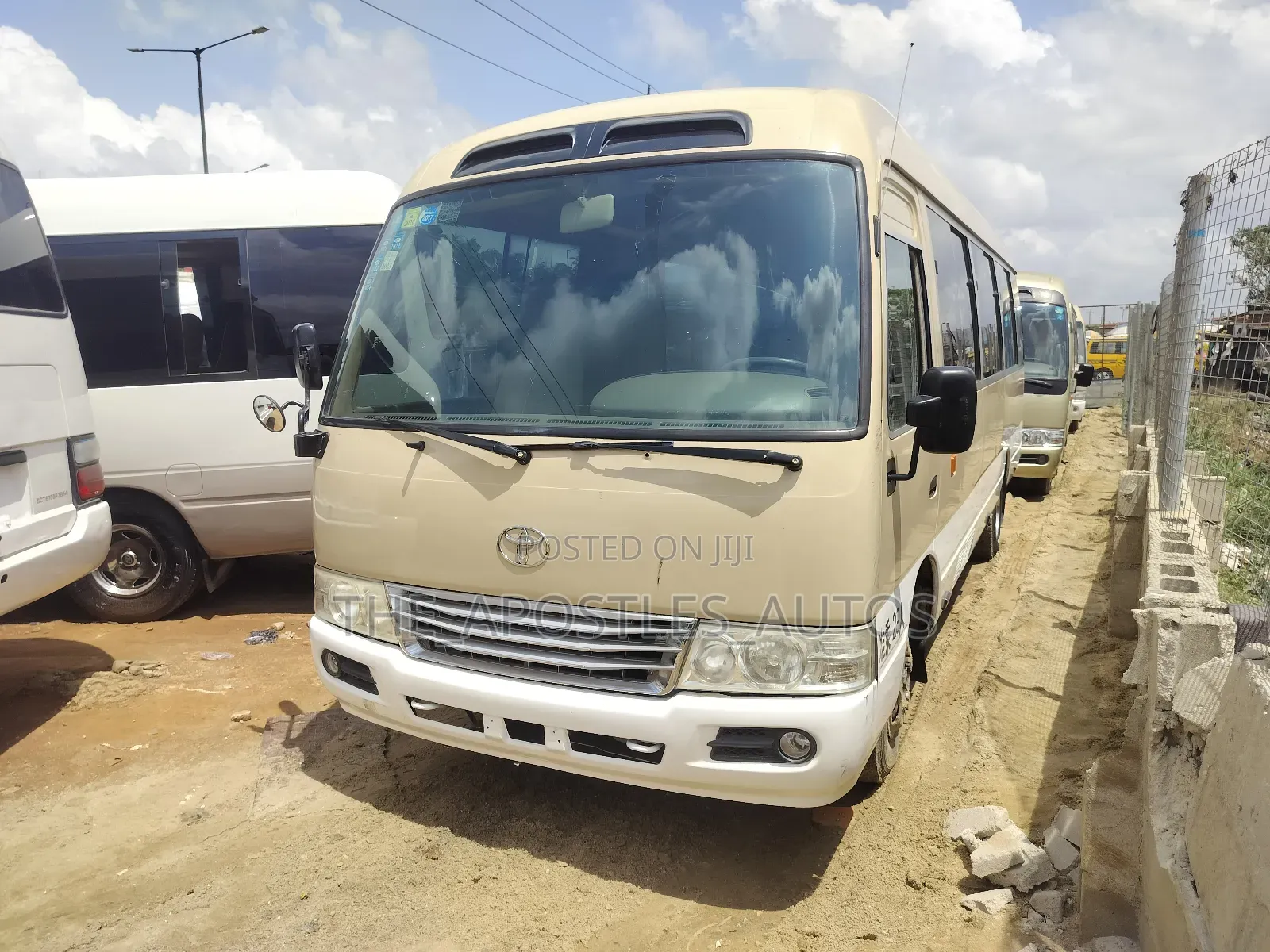 Toyota Coaster 2014 Gold