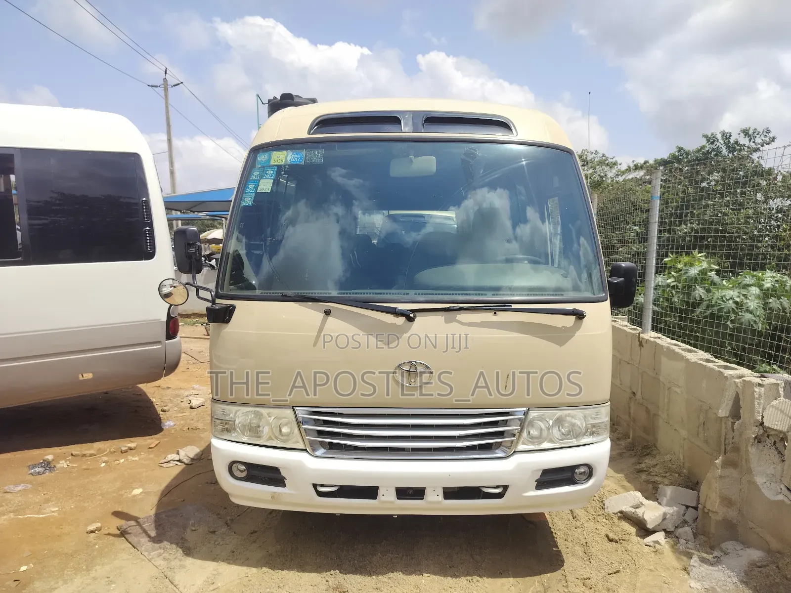 Toyota Coaster 2014 Gold