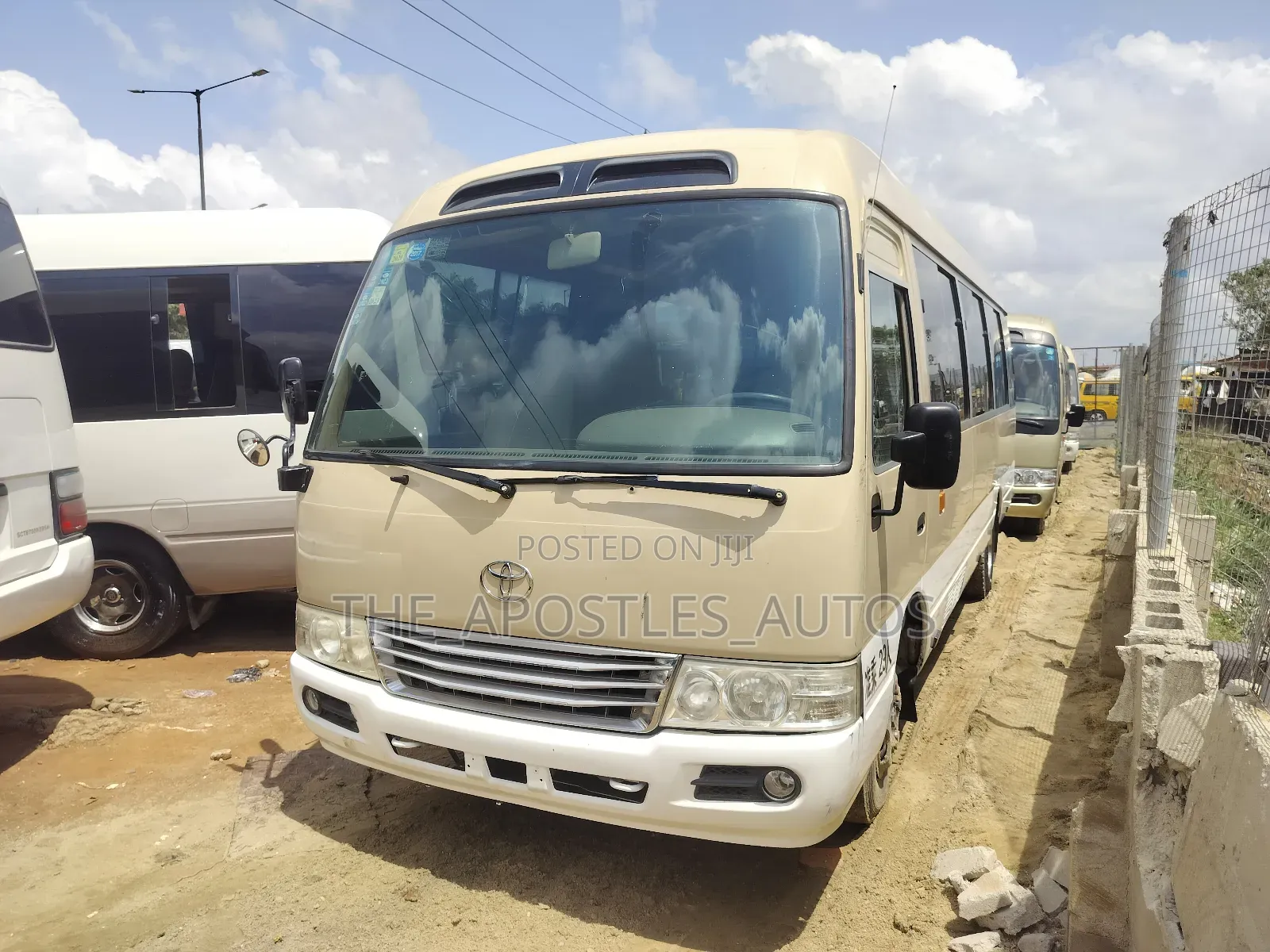 Toyota Coaster 2014 Gold