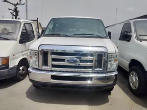 Photo - Ford E350 2013 White