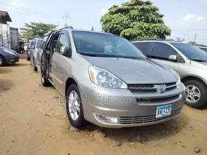 Toyota Sienna XLE Limited AWD 2005 Gold