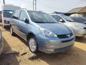 Toyota Sienna XLE 2005 Blue