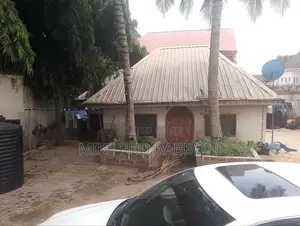 2bdrm Bungalow in Old G. R. A Enugu for sale